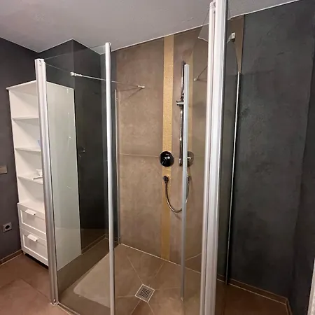 Wunderschoene, Grosse Gartenwohnung Mit 3 Schlafzimmern Naehe Kaufbeuren *